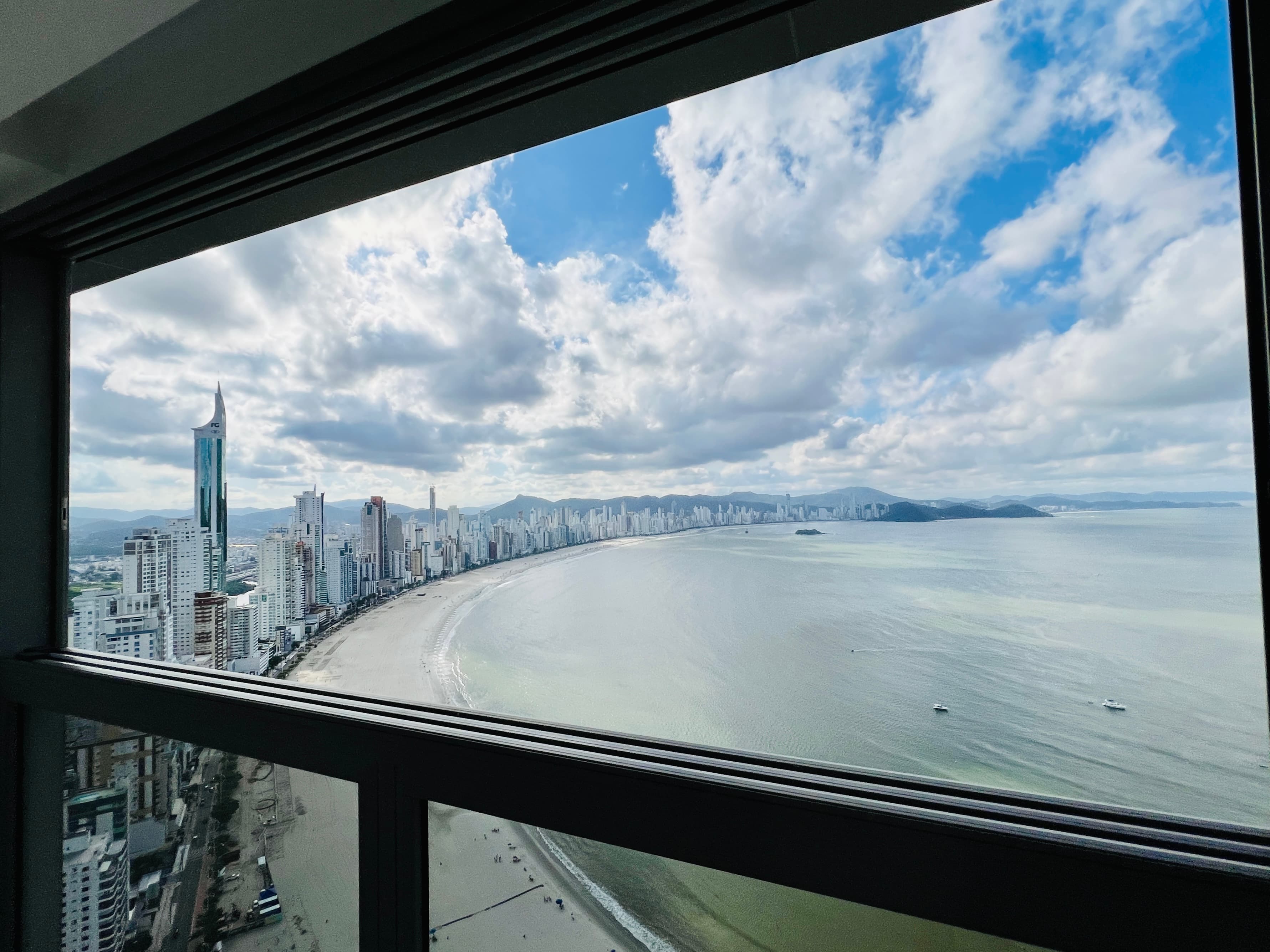 Apto à Venda no Edifício Pharos em Balneário Camboriú