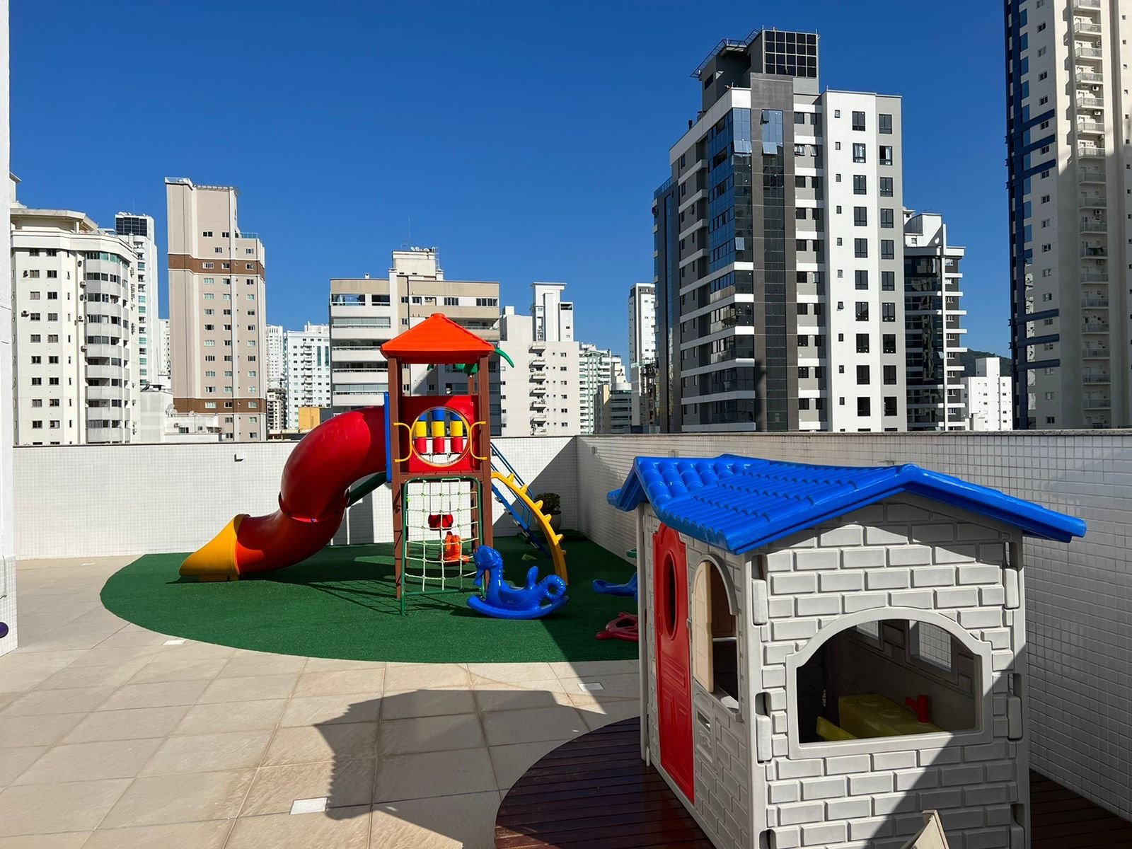 Apartamento á venda no Carmel Vista Alta