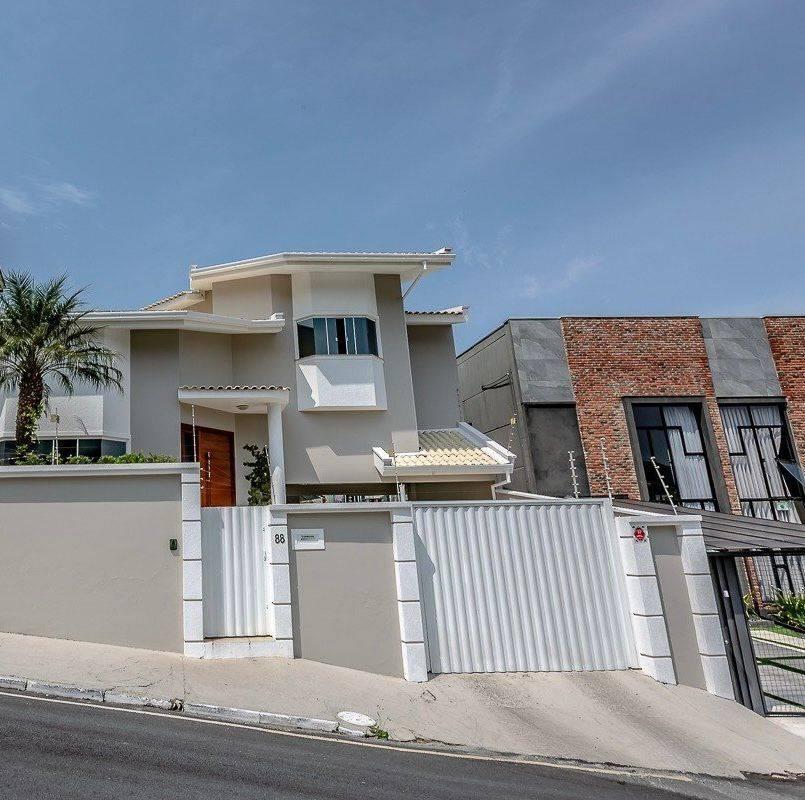 Venda de Sobrado Duplex em Balneário Camboriú