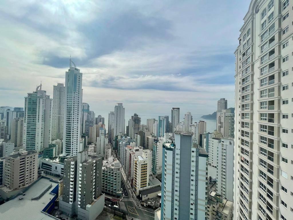 Apto à venda no Phoenix Tower em Balneário Camboriú