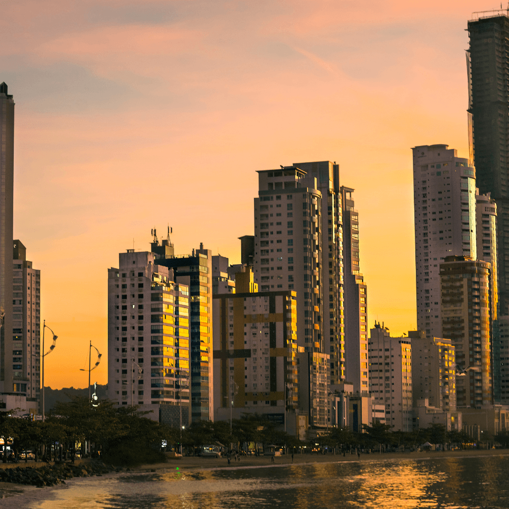 Como é a infraestrutura de Balneário Camboriú?