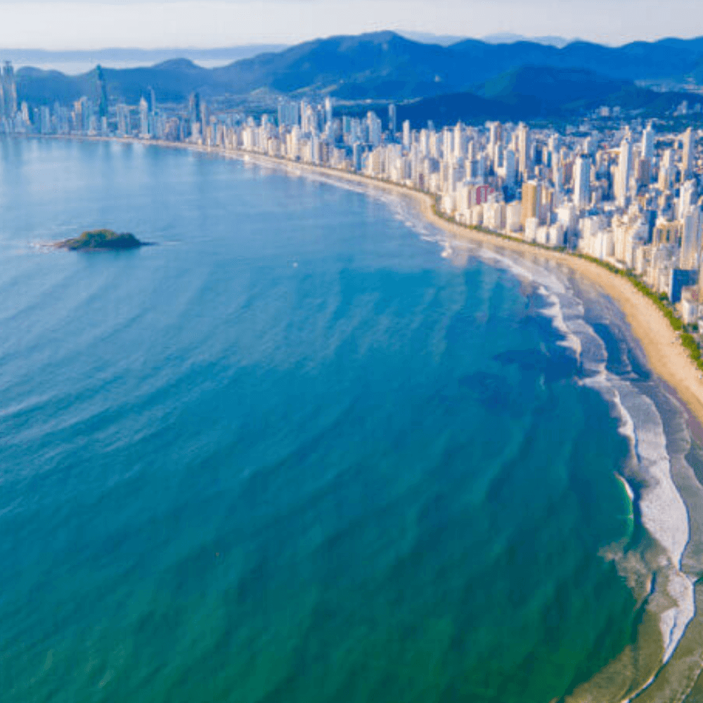 Explore os principais condomínios de Balneário Camboriú.